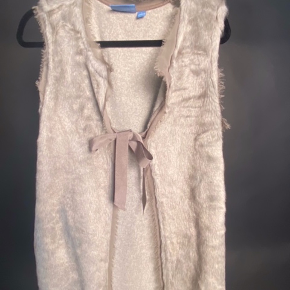 Simply Vera Wang Vest Jacket Size L Gray Faux Fur Knit Sleeveless Tie Pockets